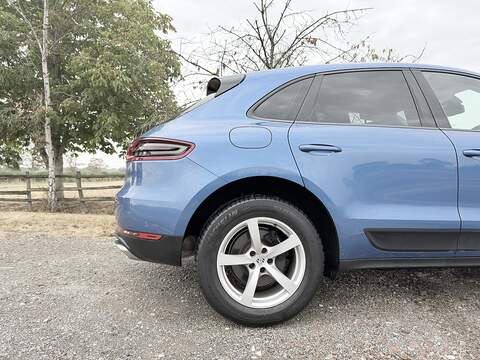 Porsche Macan 2.0T SUV 5dr Petrol PDK 4WD Euro 6 (s/s) (237 ps) - U2331