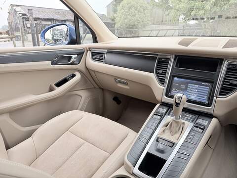 Porsche Macan 2.0T SUV 5dr Petrol PDK 4WD Euro 6 (s/s) (237 ps) - U2331