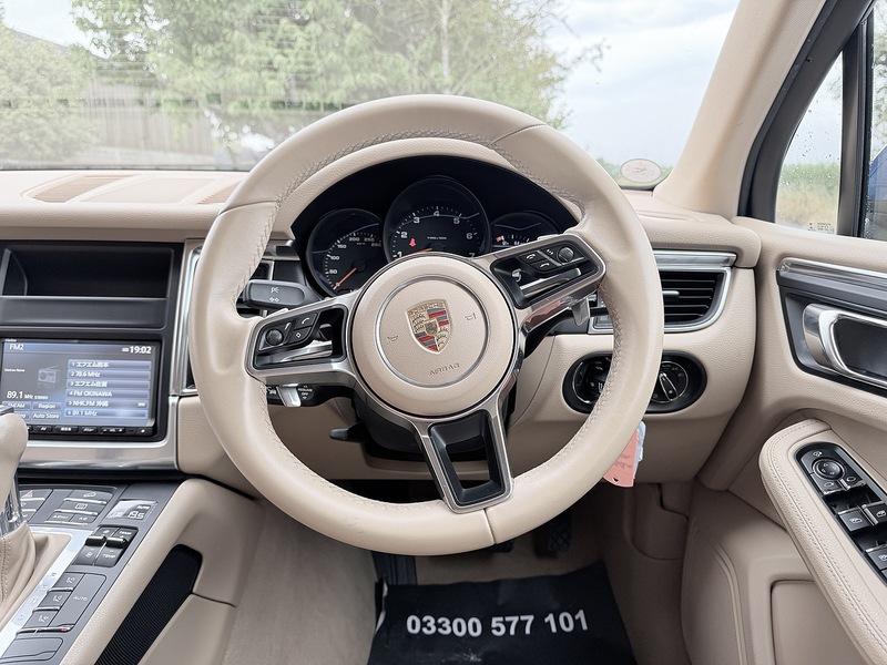 Porsche Macan 2.0T SUV 5dr Petrol PDK 4WD Euro 6 (s/s) (237 ps) - U2331