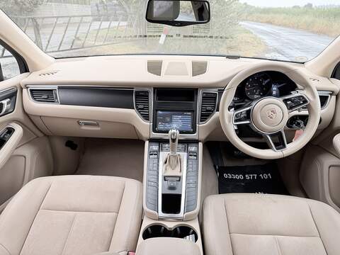 Porsche Macan 2.0T SUV 5dr Petrol PDK 4WD Euro 6 (s/s) (237 ps) - U2331