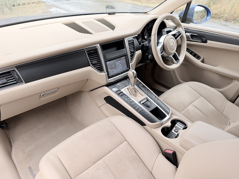 Porsche Macan 2.0T SUV 5dr Petrol PDK 4WD Euro 6 (s/s) (237 ps) - U2331