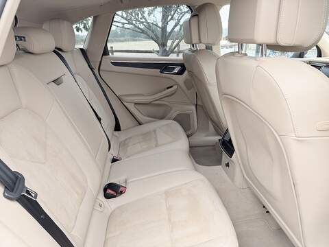 Porsche Macan 2.0T SUV 5dr Petrol PDK 4WD Euro 6 (s/s) (237 ps) - U2331