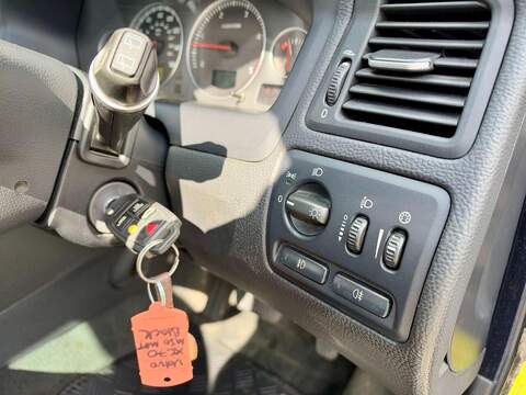 Volvo XC70 2.4 D5 SE Estate 5dr Diesel Geartronic AWD (224 g/km, 185 bhp) - U2338
