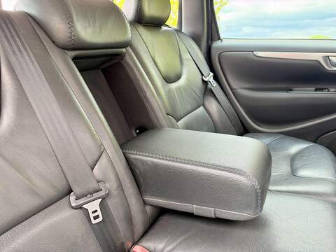 Volvo XC70 2.4 D5 SE Estate 5dr Diesel Geartronic AWD (224 g/km, 185 bhp) - U2338