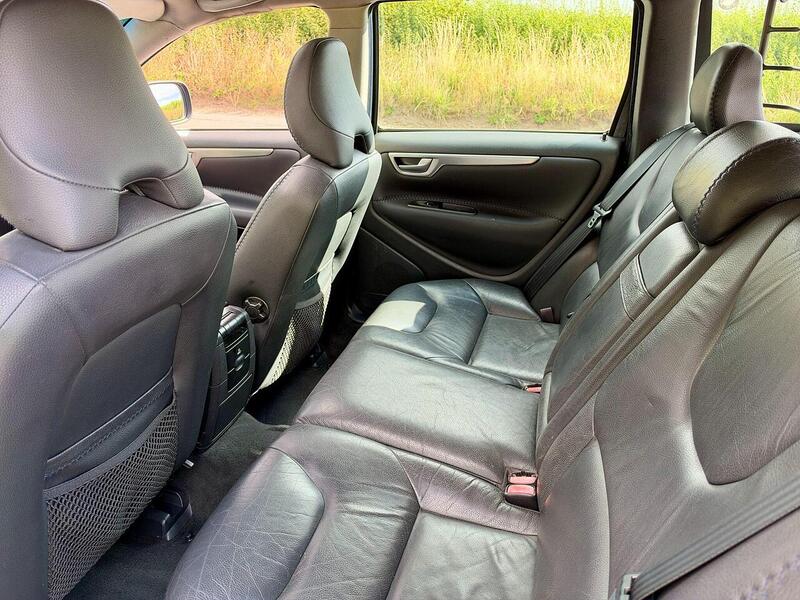 Volvo XC70 2.4 D5 SE Estate 5dr Diesel Geartronic AWD (224 g/km, 185 bhp) - U2338