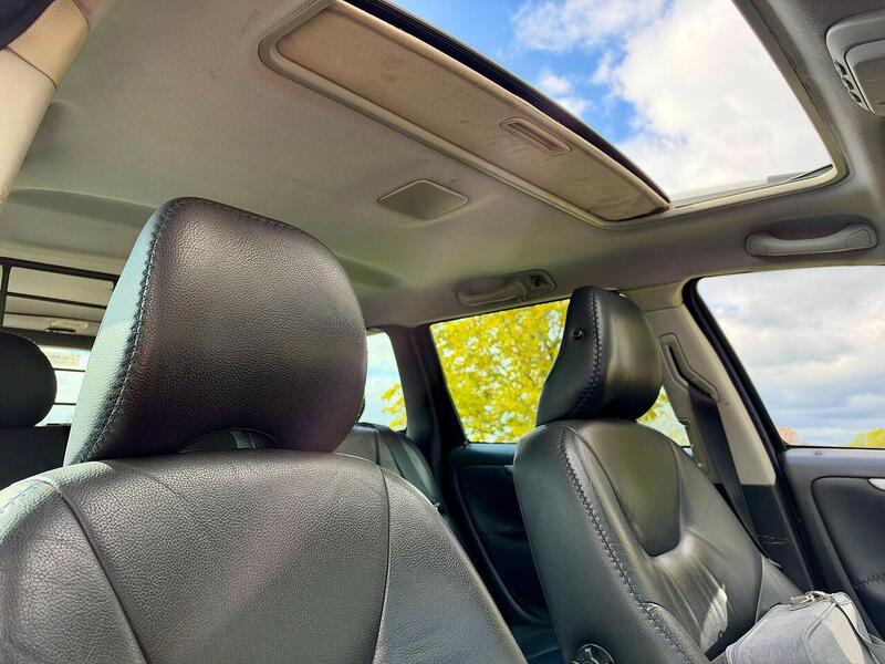 Volvo XC70 2.4 D5 SE Estate 5dr Diesel Geartronic AWD (224 g/km, 185 bhp) - U2338