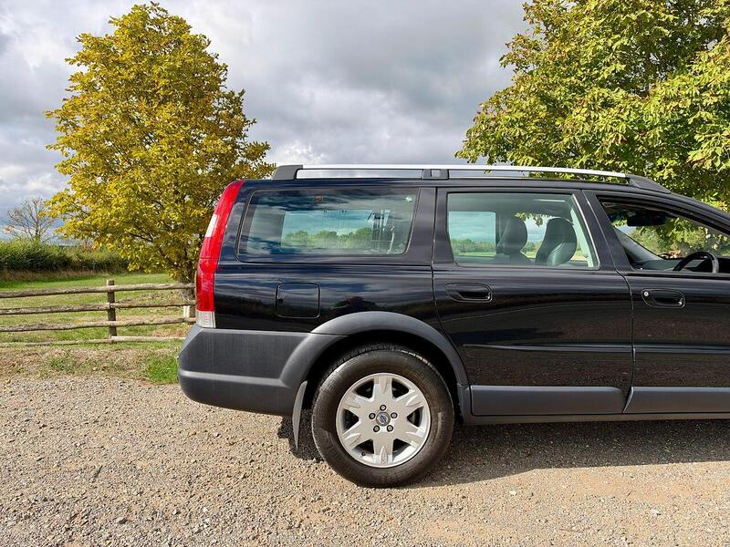 Volvo XC70 2.4 D5 SE Estate 5dr Diesel Geartronic AWD (224 g/km, 185 bhp) - U2338