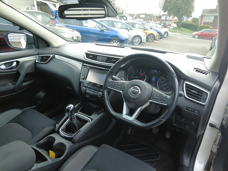 Nissan Qashqai DIG-T N-Connecta - U93528