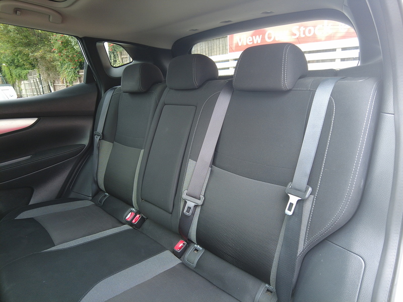 Nissan Qashqai DIG-T N-Connecta - U93528