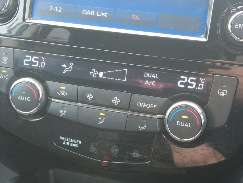 Nissan Qashqai DIG-T N-Connecta - U93528