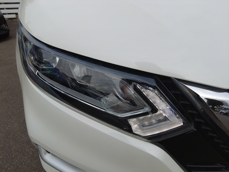 Nissan Qashqai DIG-T N-Connecta - U93528