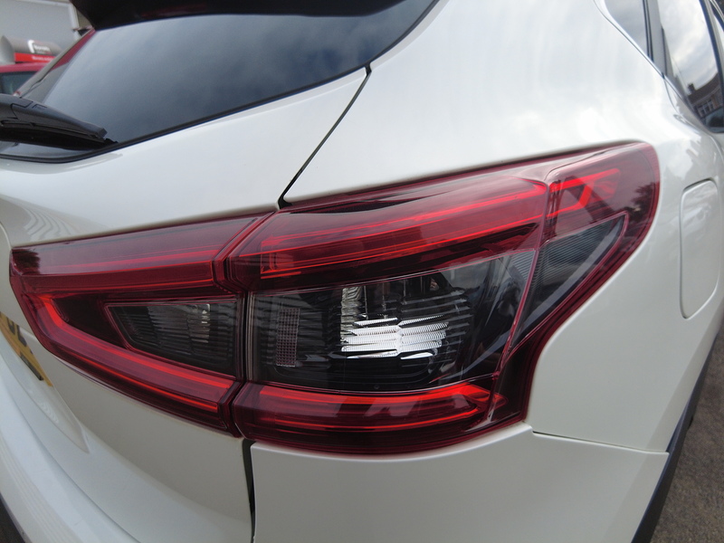 Nissan Qashqai DIG-T N-Connecta - U93528