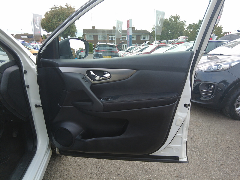 Nissan Qashqai DIG-T N-Connecta - U93528