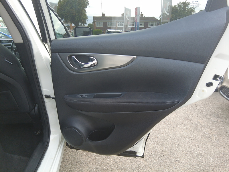 Nissan Qashqai DIG-T N-Connecta - U93528