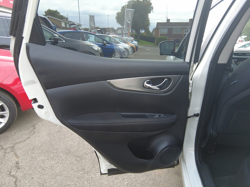 Nissan Qashqai DIG-T N-Connecta - U93528