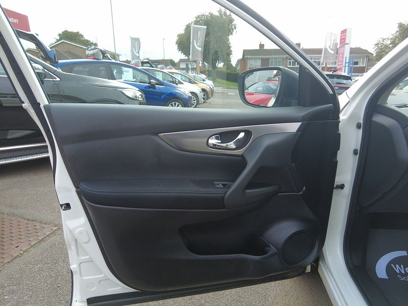 Nissan Qashqai DIG-T N-Connecta - U93528
