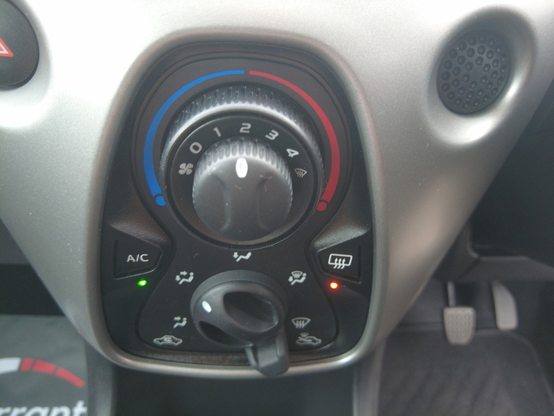 Peugeot 108 Active - U93575