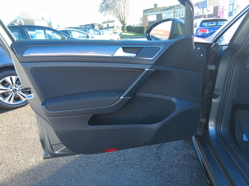 Volkswagen Golf TSI EVO R-Line - U93608