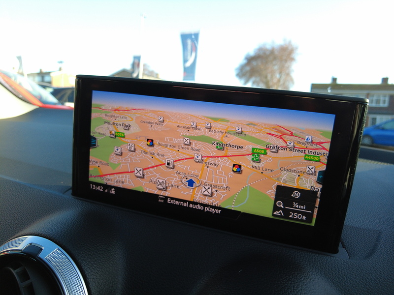 Audi Q2 TFSI Sport - U93623