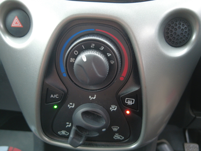 Peugeot 108 Active - U93628