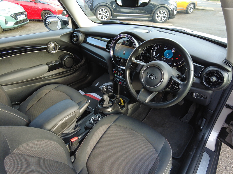 MINI Hatch Cooper Classic - U93643