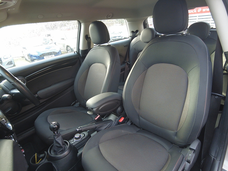 MINI Hatch Cooper Classic - U93643