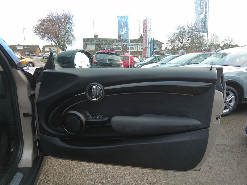 MINI Hatch Cooper Classic - U93643