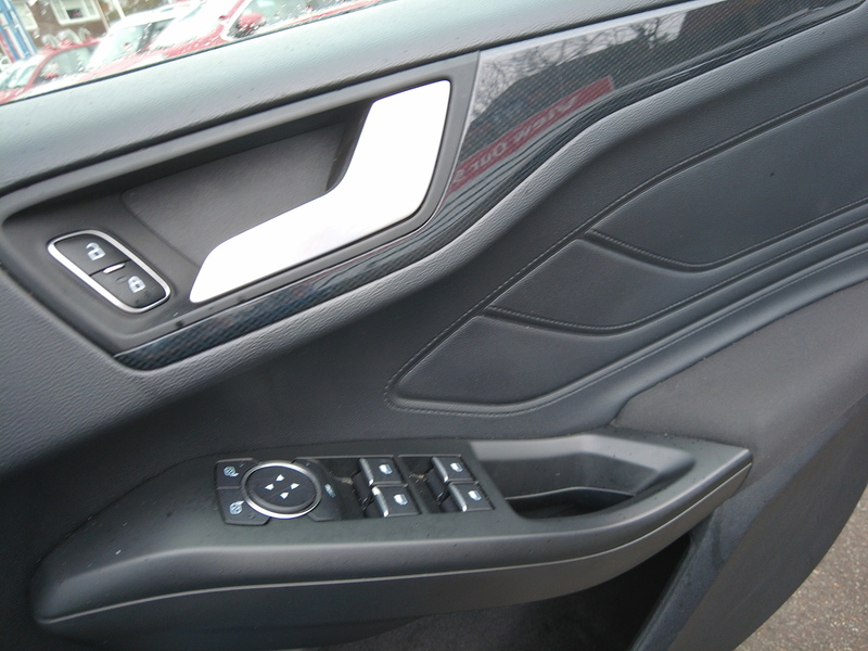 Ford Focus T EcoBoost ST-Line - U93669