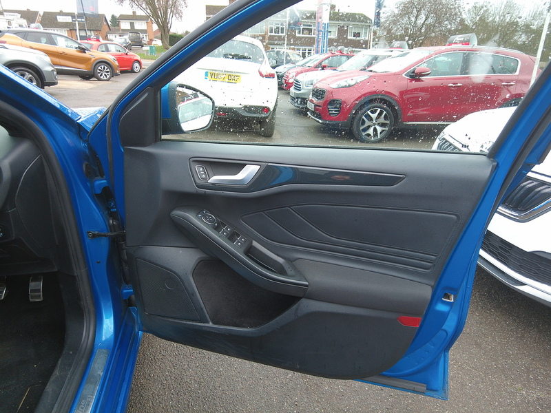 Ford Focus T EcoBoost ST-Line - U93669