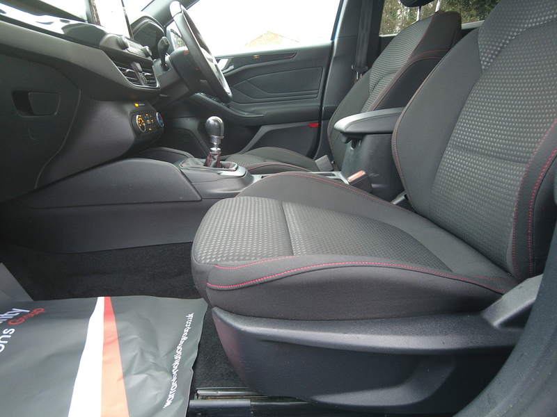 Ford Focus T EcoBoost ST-Line - U93669