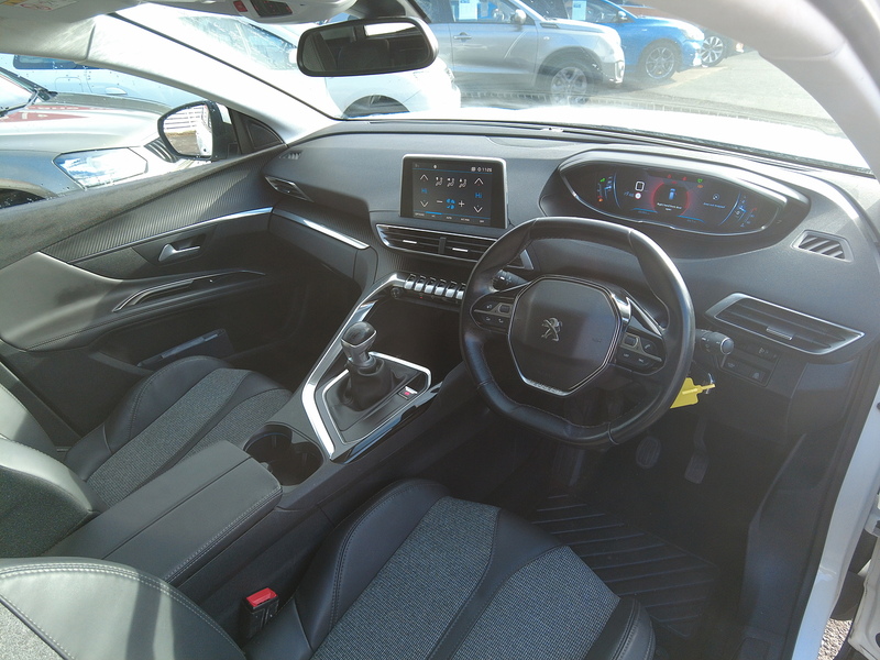 Peugeot 3008 BlueHDi Allure - U93670