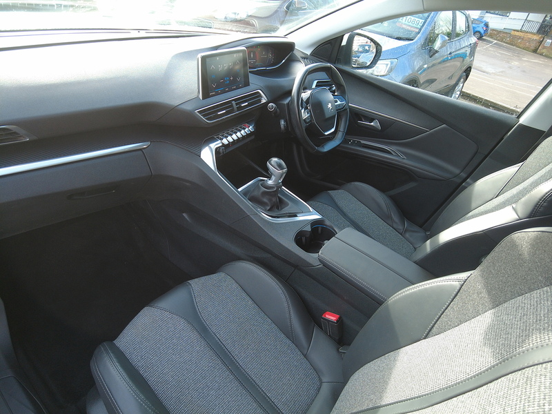 Peugeot 3008 BlueHDi Allure - U93670