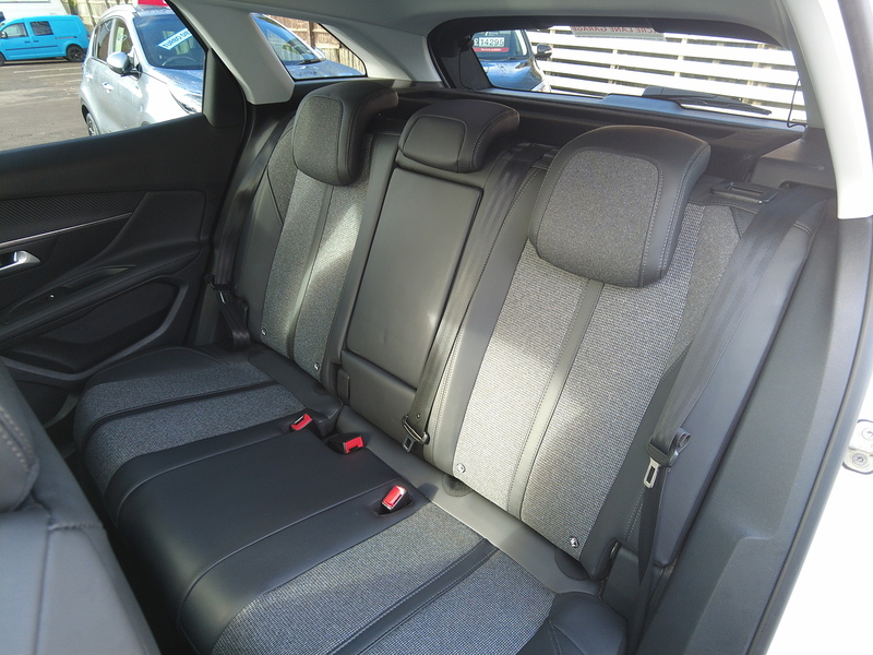 Peugeot 3008 BlueHDi Allure - U93670