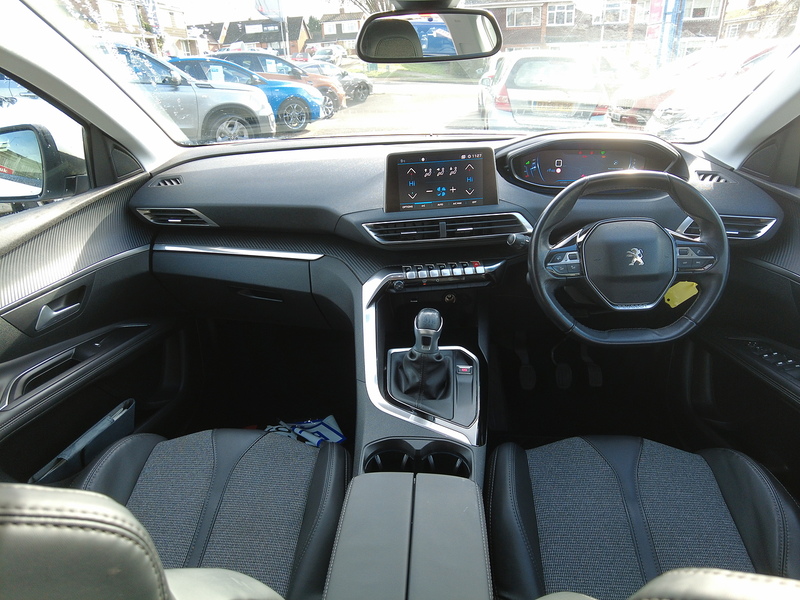 Peugeot 3008 BlueHDi Allure - U93670