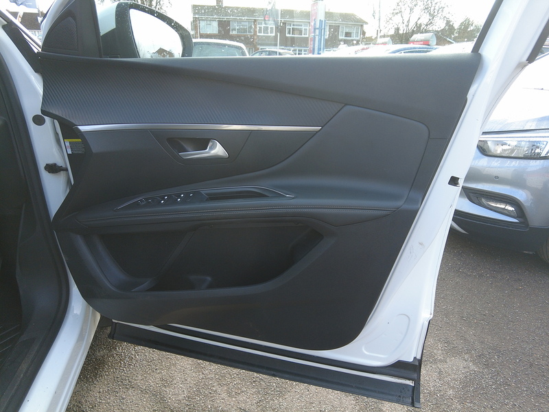 Peugeot 3008 BlueHDi Allure - U93670