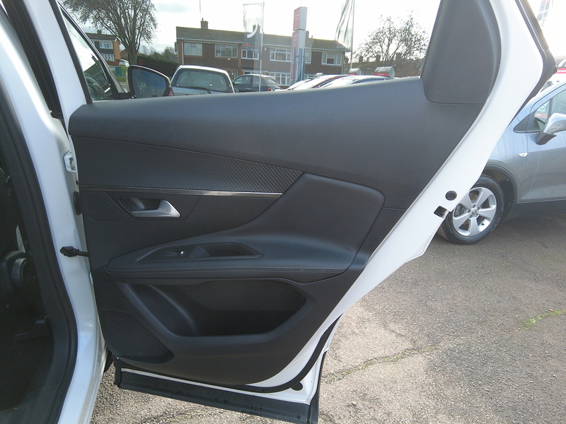 Peugeot 3008 BlueHDi Allure - U93670