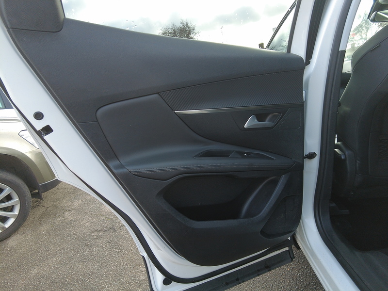 Peugeot 3008 BlueHDi Allure - U93670