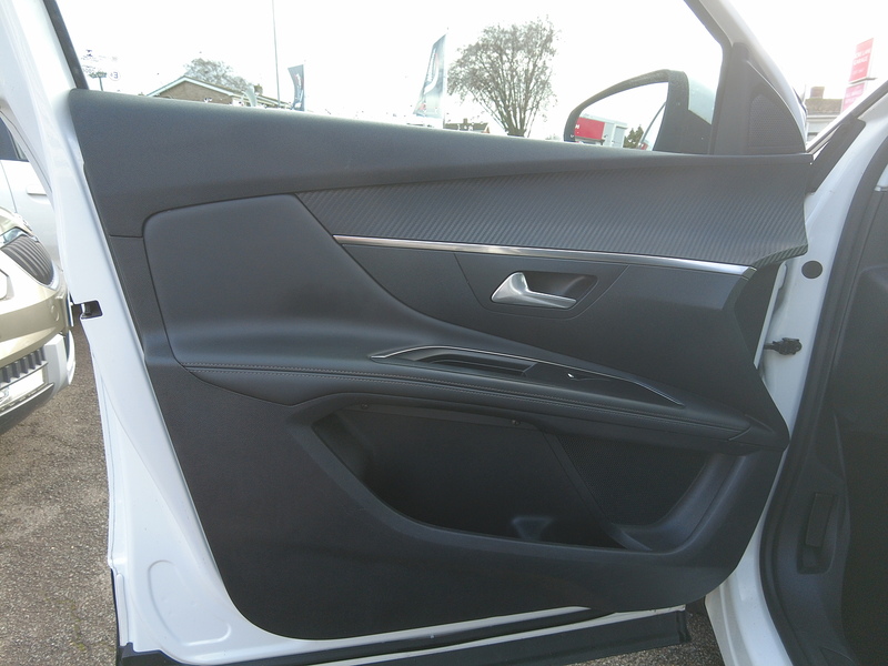 Peugeot 3008 BlueHDi Allure - U93670