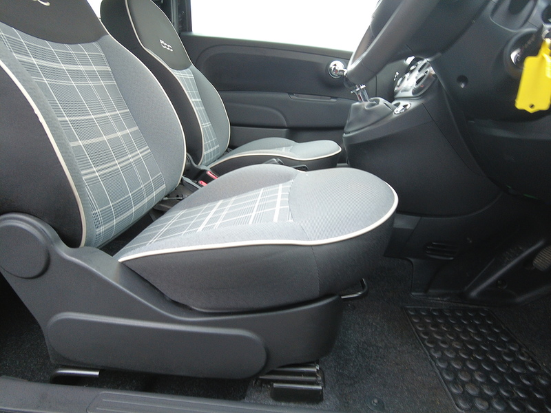 Fiat 500C MHEV Lounge - U93677