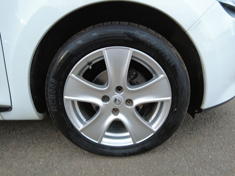 Renault Clio Dynamique Nav - U93711