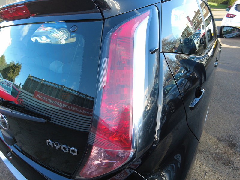 Toyota AYGO VVT-i x-clusiv - U93713