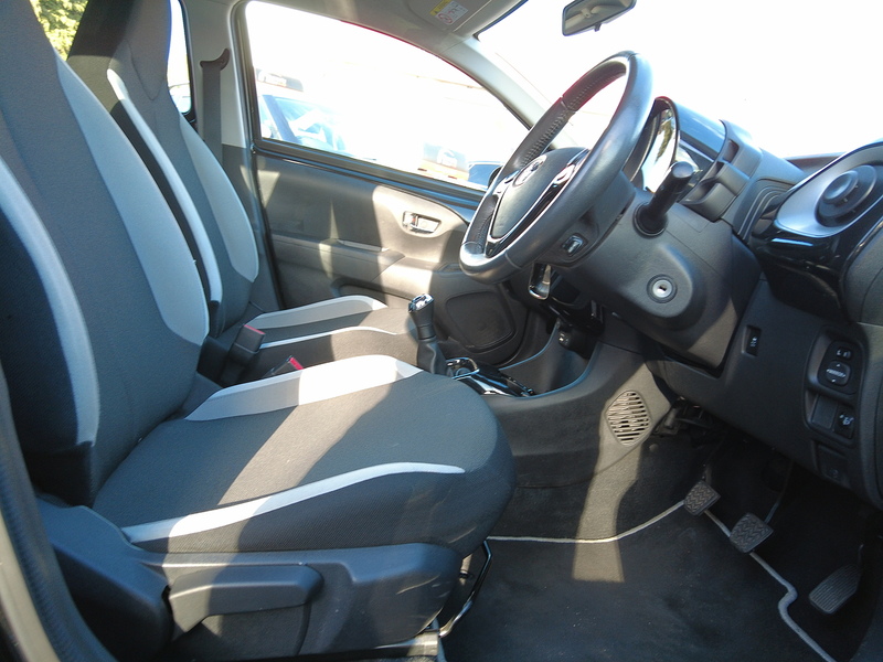 Toyota AYGO VVT-i x-clusiv - U93713