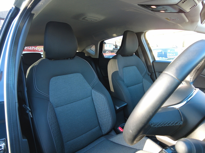 Renault Captur TCe Iconic - U93726