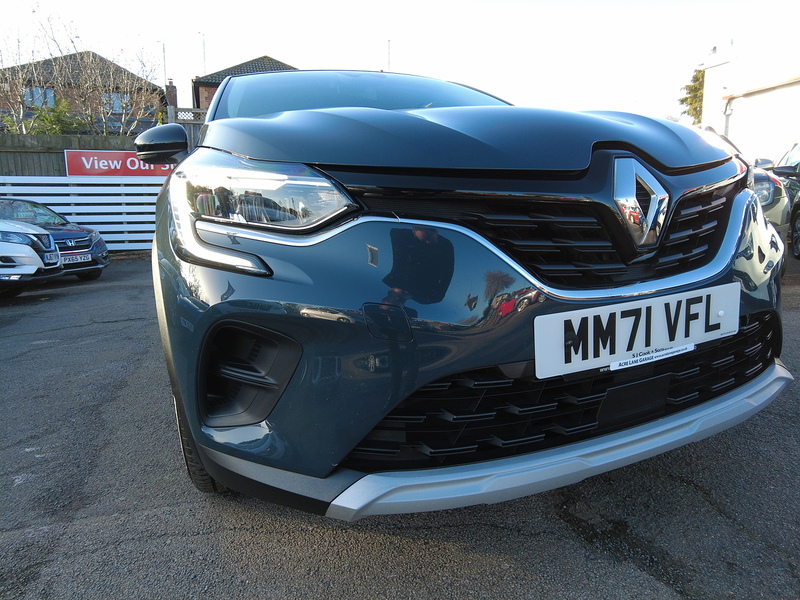 Renault Captur TCe Iconic - U93726