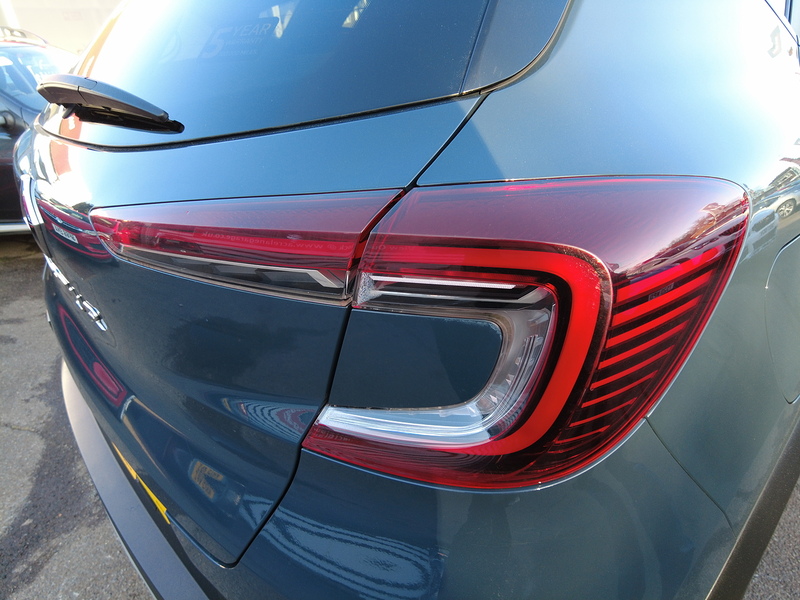 Renault Captur TCe Iconic - U93726