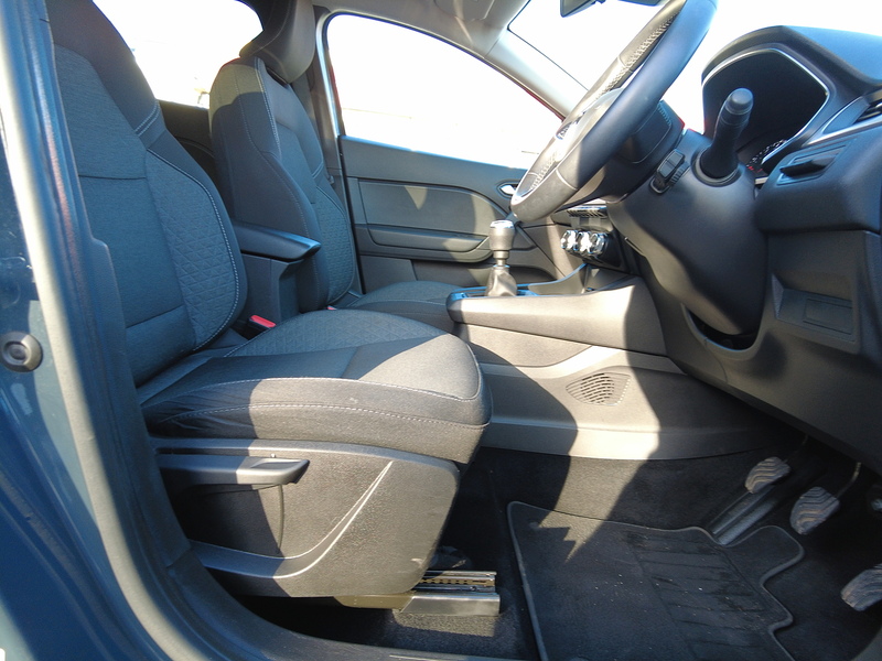 Renault Captur TCe Iconic - U93726