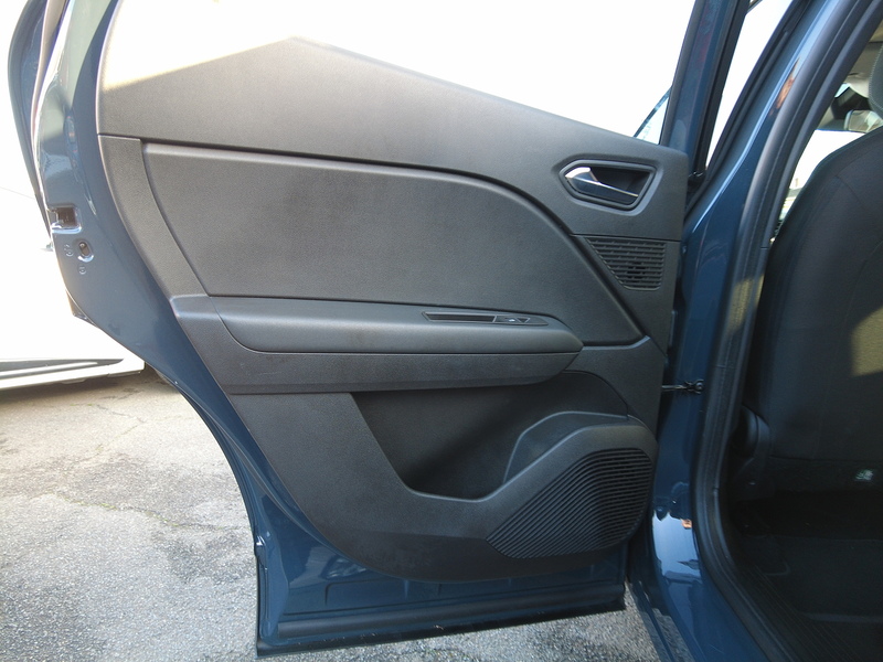 Renault Captur TCe Iconic - U93726