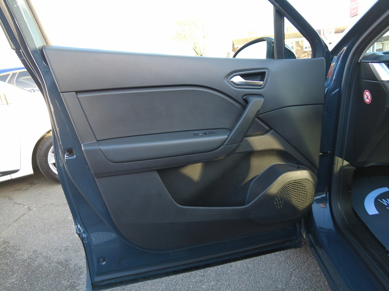 Renault Captur TCe Iconic - U93726
