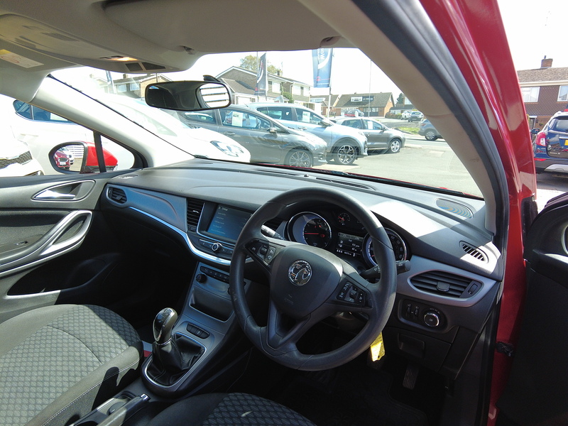 Vauxhall Astra i Turbo Design - U93729
