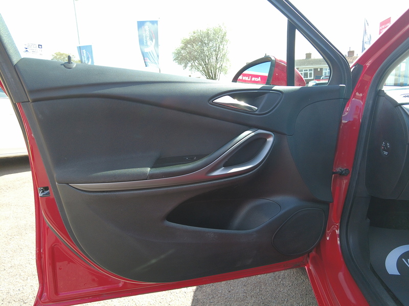 Vauxhall Astra i Turbo Design - U93729